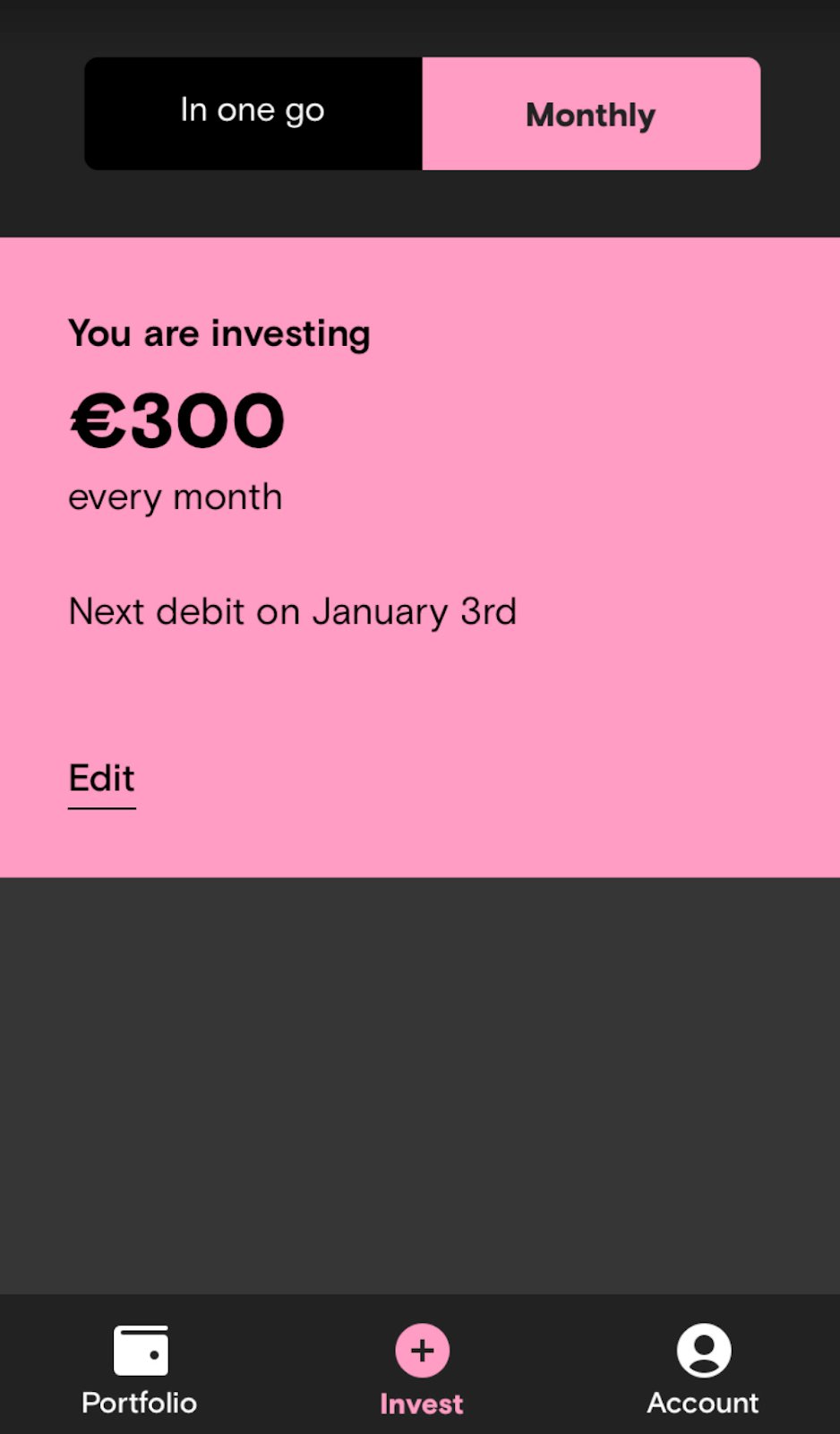 Screenshot of Curvo mobile application showing the monthly contributions