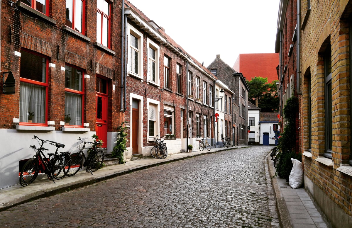 Rue belge de maisons